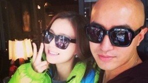 문채원 홍석천 인증샷, 선글라스 같이 쓰고 다정한 포즈