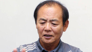 48년간 최적의 운동화 연구한 ‘장인’… “발모양 따라 가장 편한 신발 만들죠”