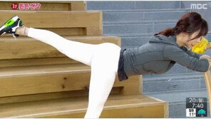 요가 강사 박초롱… 요가복 입고 힙업 동작 연출