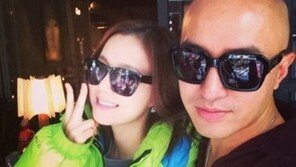 문채원―홍석천, 다정한 인증샷…“채원이 내 가게 정말 좋아해”