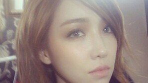 이유리 셀카 공개 “연민정 화보 촬영 중”