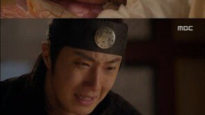 ‘야경꾼 일지’ 정일우, 김성오에 살해 당한 서이숙에 ‘오열’