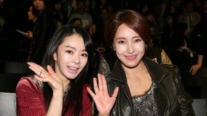 [포토] 서우-김윤서, 두 ‘여신’의 반가운 인사