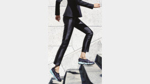 그녀, 자유를 신다… 명품 브랜드 스니커즈 매출 급증