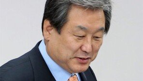 靑 “김무성 개헌 발언 실수였겠나”