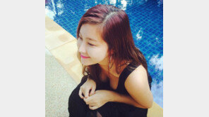 솔비 근황, 수영장 셀카보니, 과감한 포즈로 ‘볼륨’ 자랑?