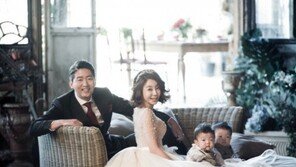 황혜영, 남편 김경록-쌍둥이 아들과 리마인드 웨딩화보 “늘씬 몸매”