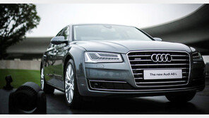 [CAR]땅 위의 퍼스트클래스… 진짜 매력은 스포츠카 같은 가속력