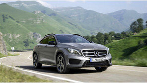 [CAR]나지막한 차체·다양한 안전 센서는 ‘좋아요’… 너무 기대했나? 승차감은 ‘글쎄요’