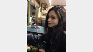 ‘세기의 미녀’ 올리비아 핫세, 딸 바보?…사진 공개하며 “사랑스러워”