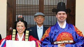 [대구/경북]미국인 신랑, 대구향교서 맞절