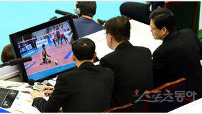 [V리그 엿보기] 달라진 비디오판독 룰…감독 부담은 2배