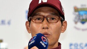 염경엽 감독 “네가 국가대표 4번이냐”… 핀잔 이후 준PO MVP가 된 최경철