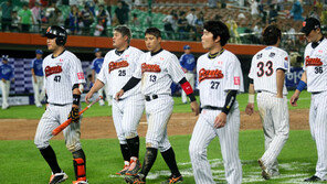 [단독] 롯데 선수들 “공필성 감독 결사반대”