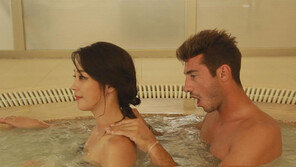 한고은, 마띠아와 아찔한 스파 데이트…“시선 잡는 몸매”