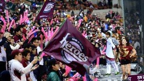 [포토] ‘플레이오프 1차전’ 치어리더의 응원과 함께 현장 분위기 ‘후끈후끈’