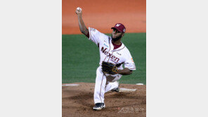 [포토] 넥센 소사, LG 타선 향한 역투… ‘삼진 잡을 기세!’