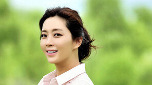 6년만에 복귀한 ‘마마’ 송윤아 겹경사