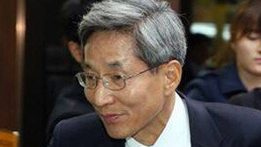 [단독]윤종규 “KB회장-국민은행장 당분간 겸임” 조직안정 고삐