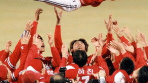 [가을의 추억] 이희수 감독 “1999년 찬란했던 한화의 비상… 그날의 함성·흥분 잊을 수 없다”