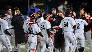 자멸한 넥센 불펜…LG 8회 6득점 쐐기