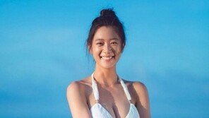 ‘세계에서 가장 아름다운 여성’ 2위 클라라, 비키니 인증샷 ‘자신감 폭발’