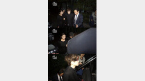 서태지 이은성 부부, 故 신해철 빈소 조문… 침통한 표정