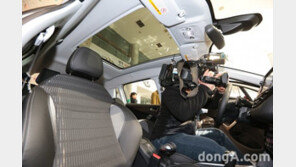 [포토]뉴 푸조 2008 출시 “ENG카메라 들고도 거뜬, 넓은 실내”