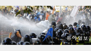 집회도중 물대포 맞고 뇌진탕…법원 “국가가 배상하라”