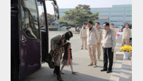 쌍용차, 임직원 가족 300여명 평택공장 방문