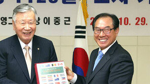 이중근 부영회장, 저서 4500권 기증