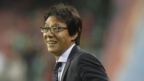 황선홍 감독 “포항축구는 경쾌해야 제맛”