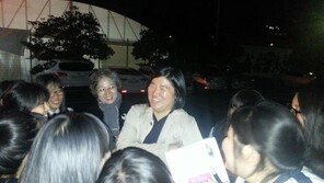 팬 몰고 다니는 장미란 “난 행복한 사람”