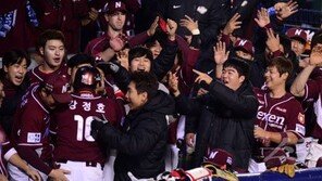 넥센 홈런 2방…창단 첫 KS 눈앞