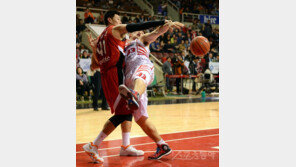 오세근, 오리온스 9연승 막다