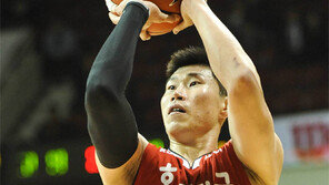 ‘선두 오리온스 9연승’ 오세근이 막았다