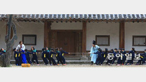 영차 영차 줄다리기… 성균관 유생과 어린이들