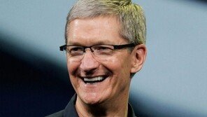 “나는 동성애자” 애플 CEO 팀 쿡, 갑작스러운 커밍아웃 ‘깜짝’