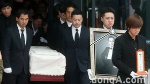 故 신해철, 눈물 속 이별…“그의 이름을 기억하리!”