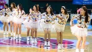 [포토] 치어리더, 짧은 치마에 격렬한 댄스 ‘보일듯 말듯’