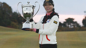 허윤경 2승…‘무적’ 김효주 제압