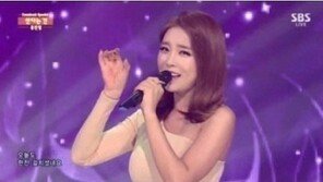 홍진영, 누드톤 옆트임 드레스… 아찔한 실루엣 