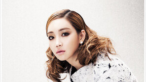 [우먼 동아일보] Truth or Passion~ 이유리, 눈빛이 말하고 있는 것 