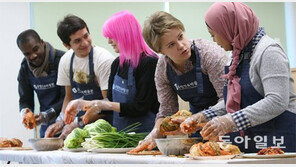 “얘, 김장은 손맛이래”