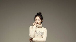 최희 화보, 미니 원피스 입고 ‘러블리’ 매력 발산…각선미 ‘아찔’