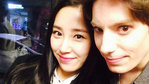 최희, 파비앙 어깨에 기댄 채 ‘연인 같은’ 분위기…무슨 사이야?