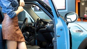 [포토]뉴 미니 5도어 출시 “여전히 깜찍한 실내 디자인”