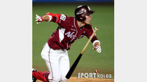 [포토] 서건창, 시원한 3루타 작렬… ‘분위기 후끈후끈’