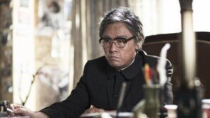 설경구 광기의 독백…‘나의 독재자’ 살렸다