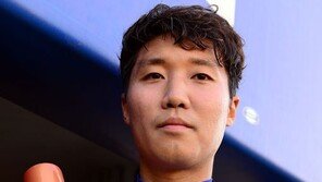 [순간포착] 삼성 이흥련의 KS 부적 ‘父母 배트’